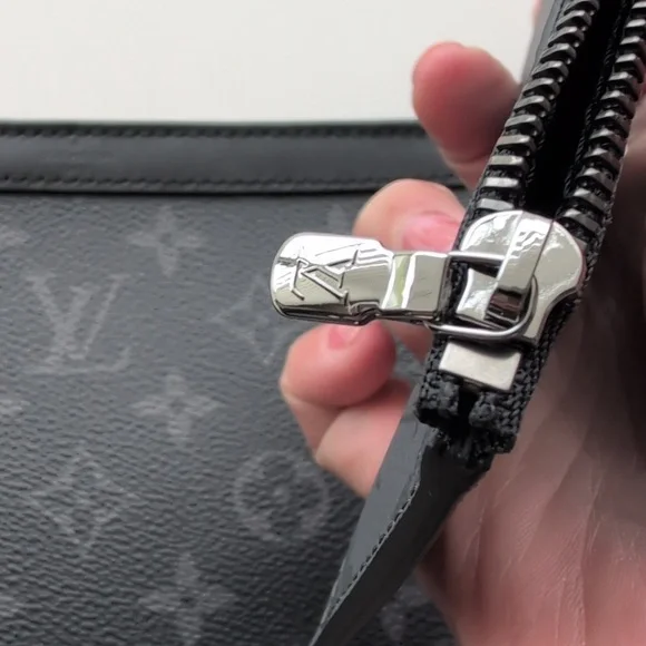 Louis Vuitton Black Monogram Gaston - Picture 8 of 11